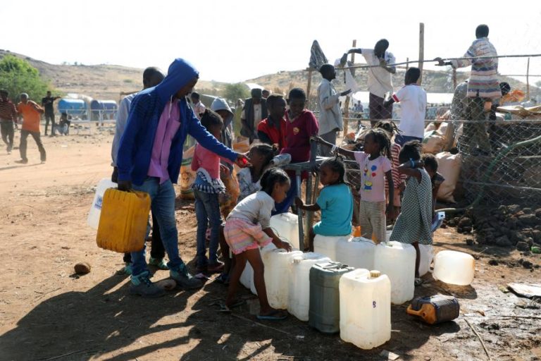 Cerca de 5.000 crianças separadas das famílias devido ao conflito na Etiópia