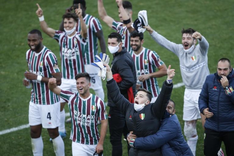 Estrela da Amadora vence União de Leiria e sobe à II Liga