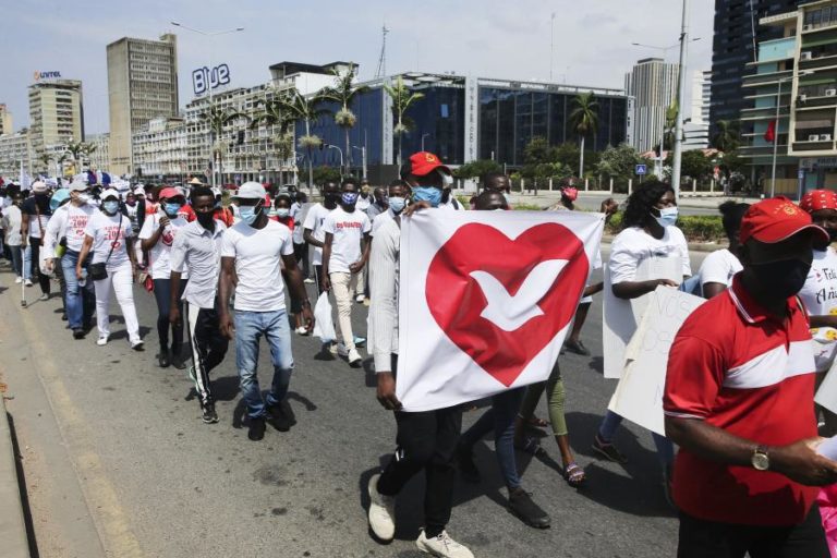 Dirigentes da IURD brasileira em Angola acusados de branqueamento de capitais e associação criminosa
