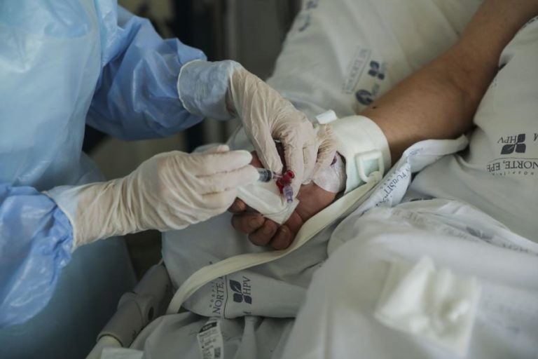 Covid-19: Uma morte e 451 novas infeções nas últimas 24 horas