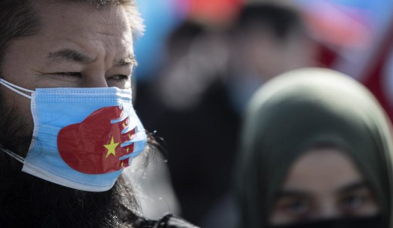 Autoridades chinesas ordenam uigures a produzir vídeos a negar abusos — Associated Press