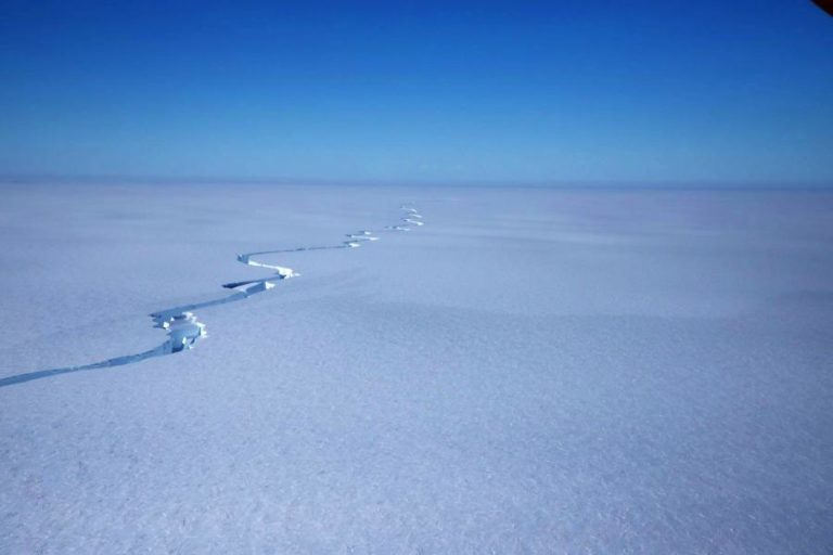 Maior iceberg do mundo soltou-se de plataforma de gelo na Antártida
