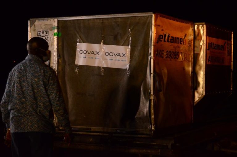 Covid-19: Falha no fornecimento da Índia provoca “atrasos significativos” na vacinação em África