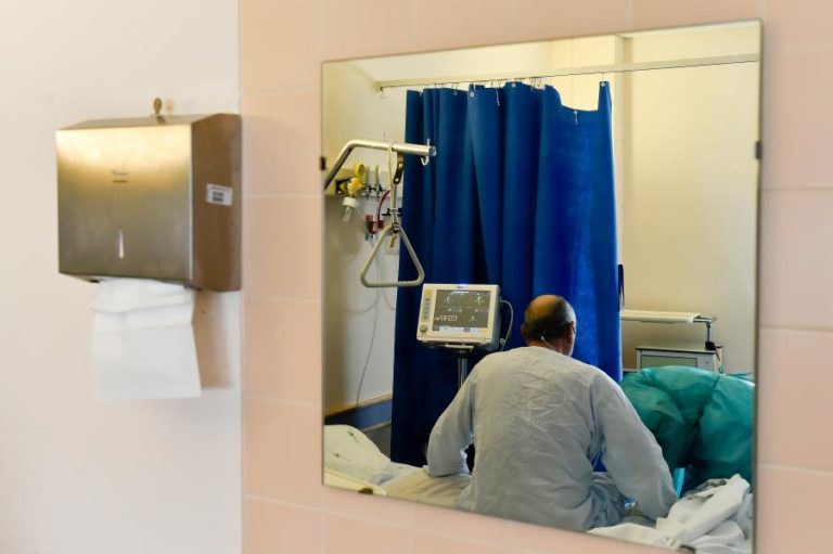 Covid-19: Número de novos internamentos com maior aumento em quase um mês