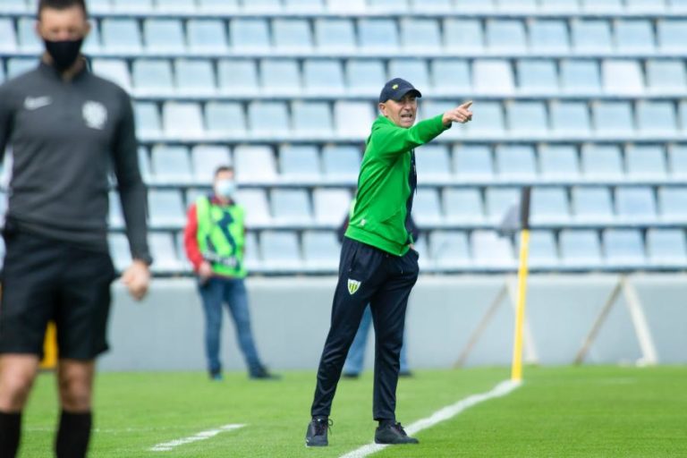 Pako Ayestarán quer vencer ao Farense para Tondela bater os seus recordes