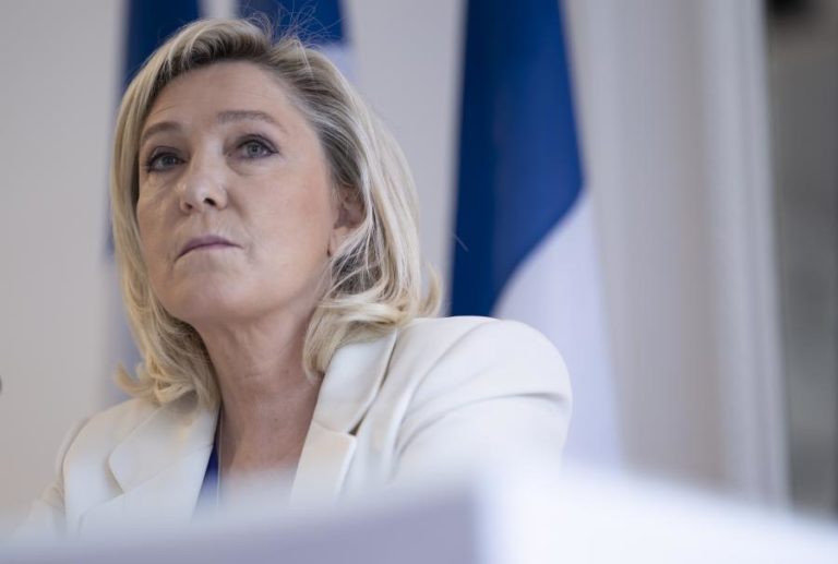 Partido de Le Pen desviou 6,8 milhões de fundos europeus – imprensa