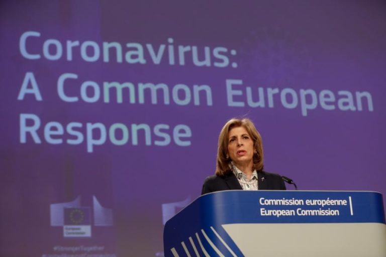 Covid-19: Bruxelas quer ter cinco medicamentos até final do ano