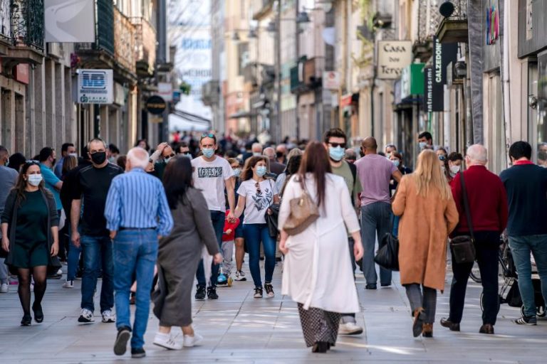 Covid-19: Índice de transmissibilidade (Rt) e taxa de incidência sobem em Portugal