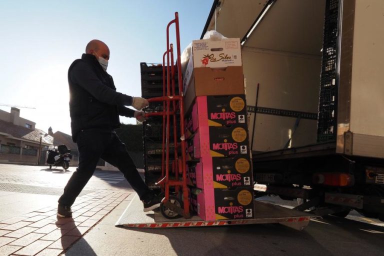 Desemprego na OCDE cai para 6,5% em março, mas mantém-se acima do nível pré-pandemia