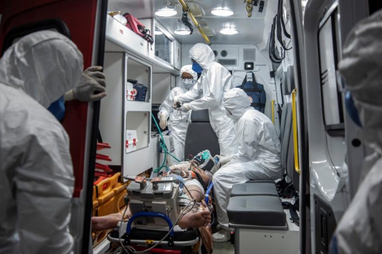 Covid-19: Brasil soma 76.855 novos casos e aproxima-se de 16 milhões de infeções