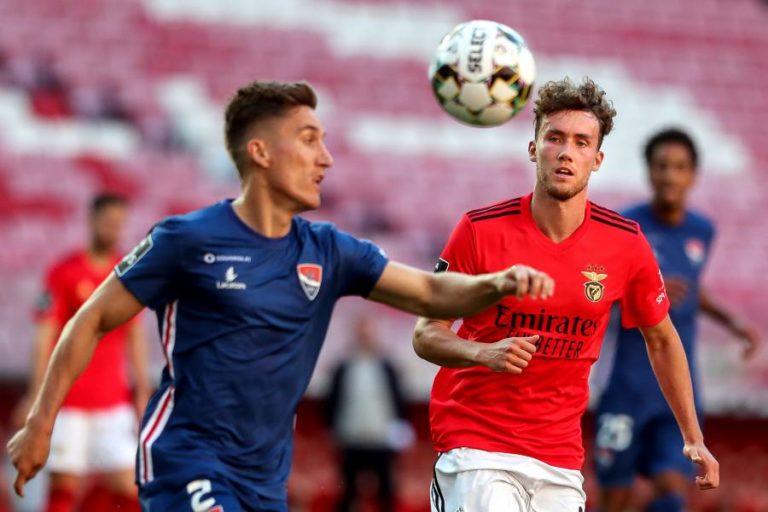 Defesa Joel Pereira reforça polacos do Lech Poznan com contrato até 2025