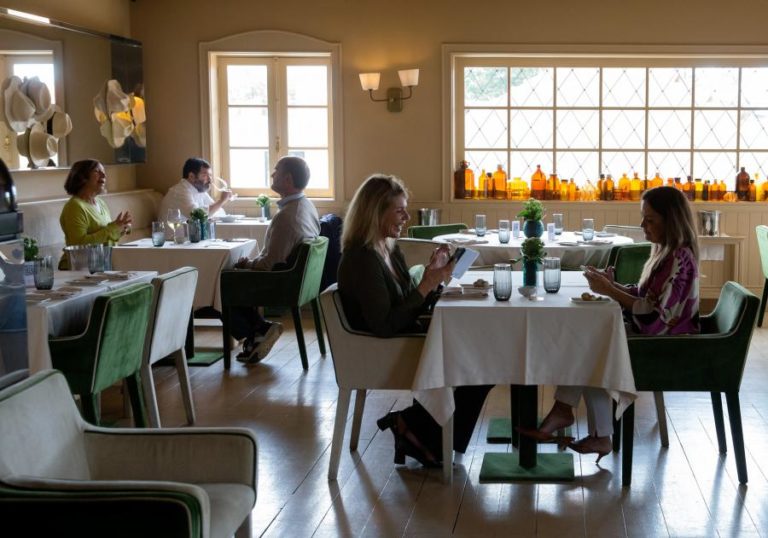 Lojas e restaurantes com quebras de 72% entre janeiro e abril