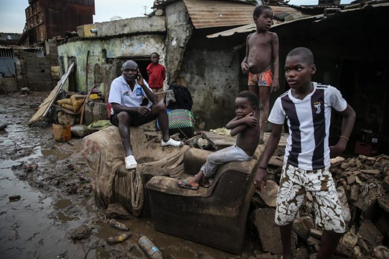 Vítimas das chuvas de Luanda ainda à espera de realojamento