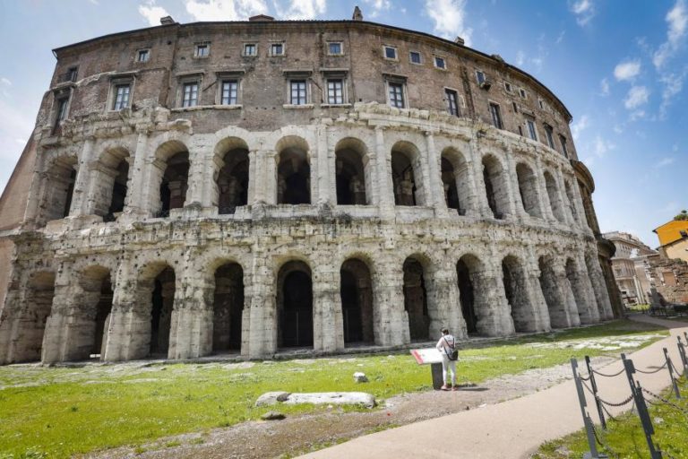 Covid-19: Itália regista 3.351 novas infeções e 83 óbitos nas últimas 24 horas