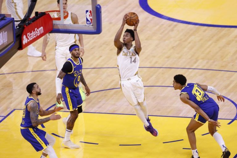 Dallas Mavericks qualificam-se para ‘play-offs’ da NBA