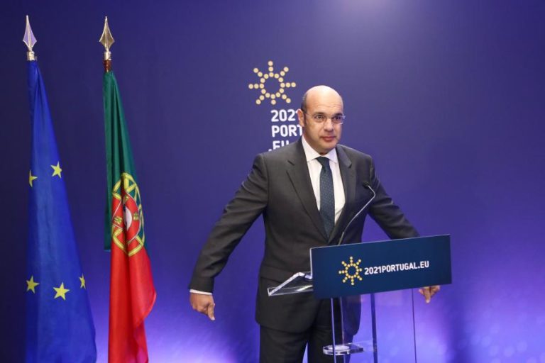 UE/Presidência: Siza Vieira defende entendimento UE-EUA para taxar gigantes digitais