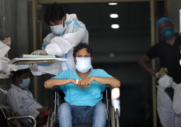 Covid-19: Índia inicia nova fase de vacinação para maiores de 18 anos