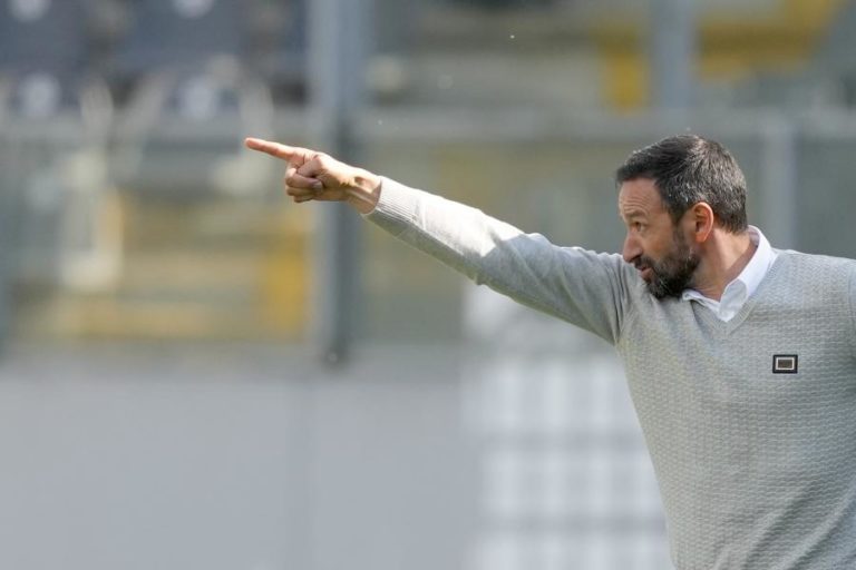 Bino Maçães deixa comando técnico do Vitória de Guimarães
