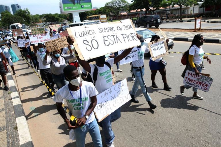 Luanda está “lixada” e jovens querem soluções para a cidade