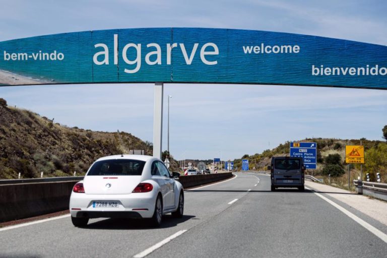 Covid-19: Mais de cinco mil carros atravessaram a fronteira no Algarve em dois dias