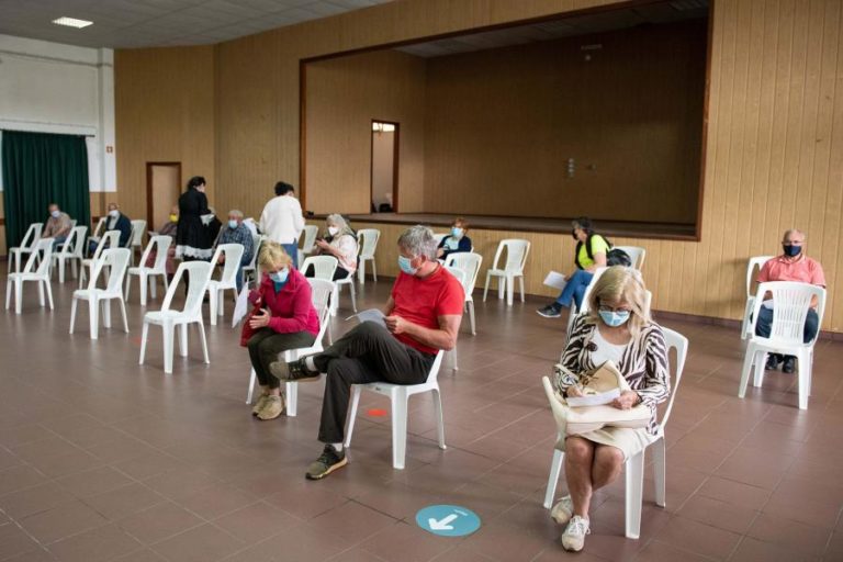 Covid-19: Autogendamento de vacinação já disponível para pessoas acima dos 50 anos