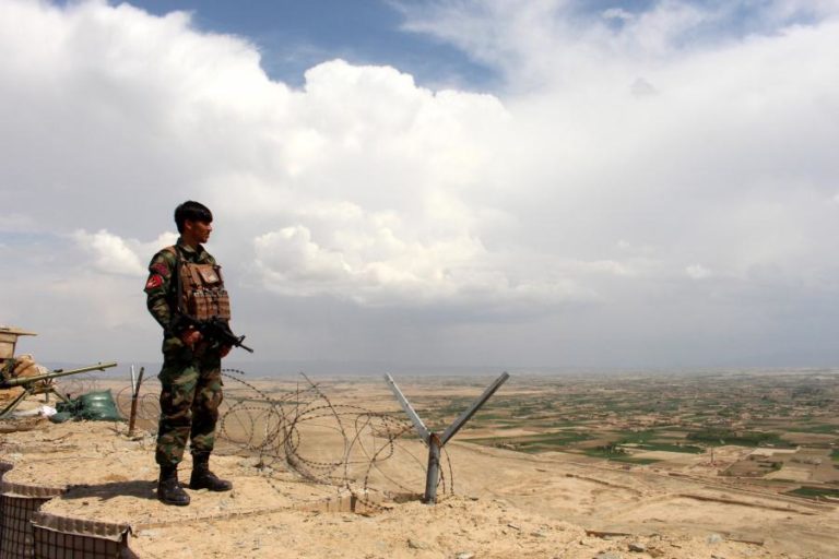 Pelo menos 250 talibãs morrem em combates com tropas afegãs