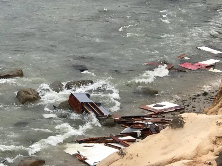 Pelo menos três mortos e 27 feridos em naufrágio na costa da Califórnia