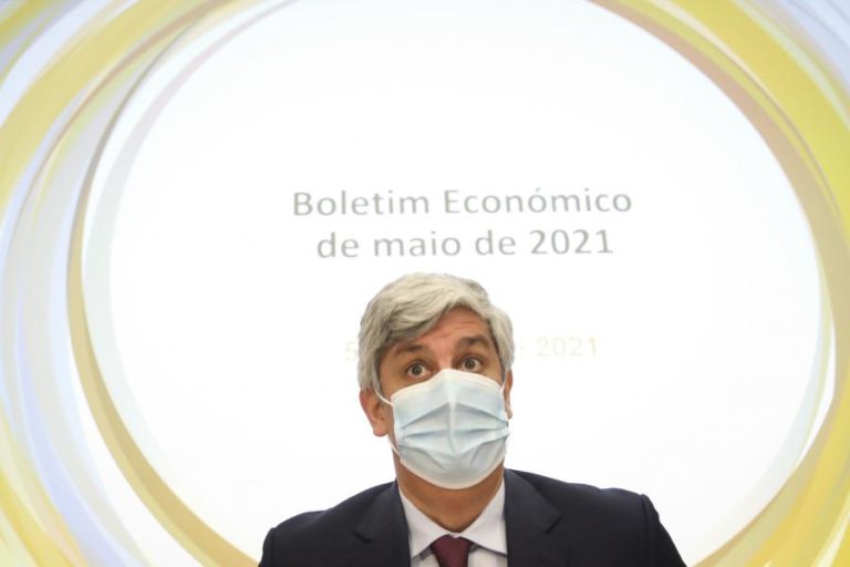 Covid-19: Medidas temporárias não devem tornar-se permanentes, diz Mário Centeno