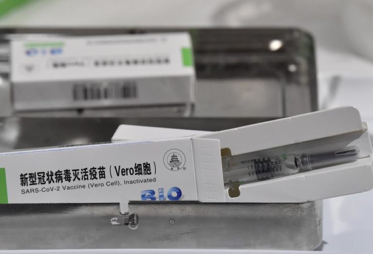 Covid-19: OMS aprova uso de emergência de vacina chinesa da Sinopharm