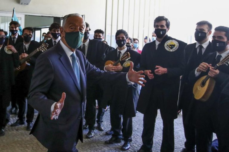 Marcelo diz que “portugueses estão atentos” à situação no Novo Banco