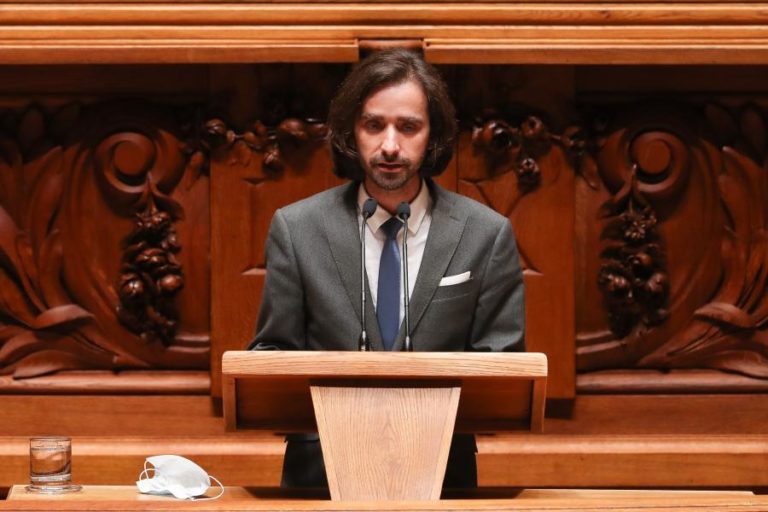 Sindicatos da Função Pública reúnem-se hoje com Governo para rever sistema de avaliação