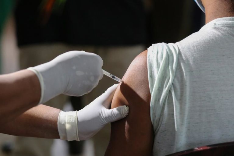 Covid-19: África CDC elogia apoio de Washington à suspensão de patentes de vacinas