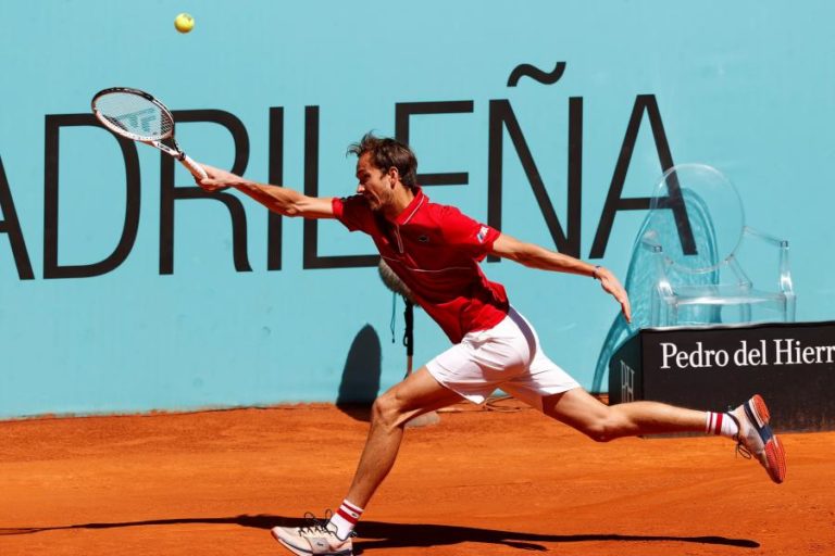 Medvedev eliminado nos oitavos de final do Masters 1.000 de Madrid em ténis