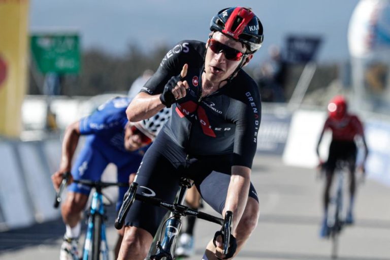 Volta ao Algarve: Ethan Hayter vence segunda etapa e assume liderança da geral