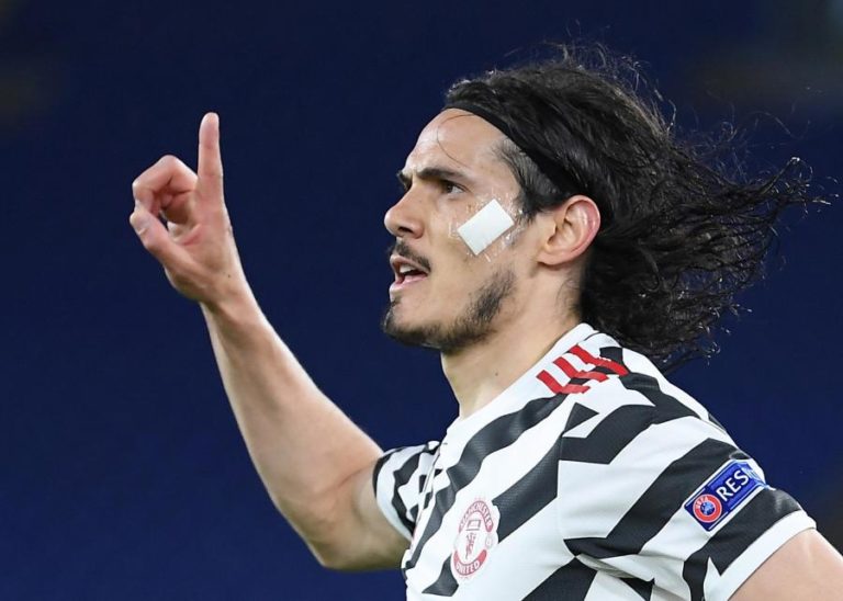 Edinson Cavani renova por uma temporada com o Manchester United