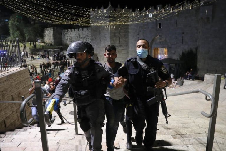 Dois feridos em confrontos entre a polícia israelita e palestinianos na Esplanada das Mesquitas