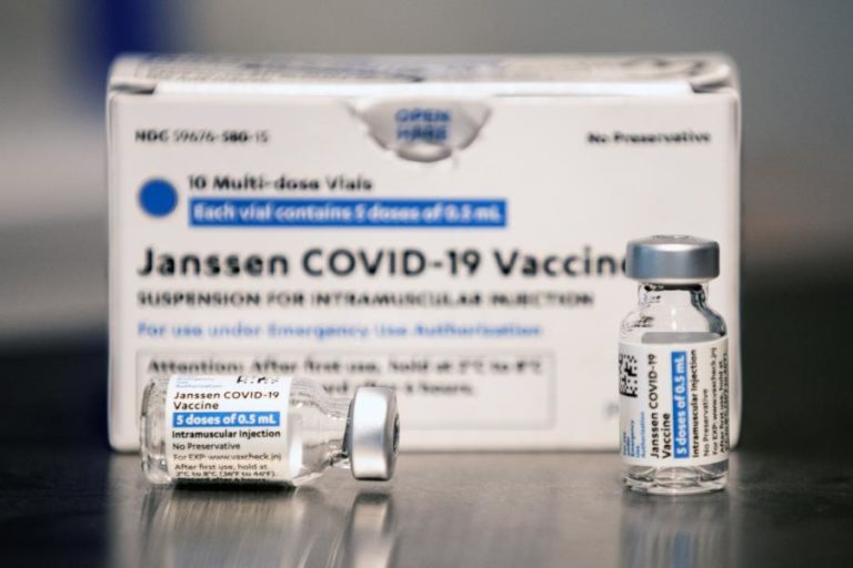 Covid-19: Grécia passa a vacinar com a Janssen maiores de 18 anos