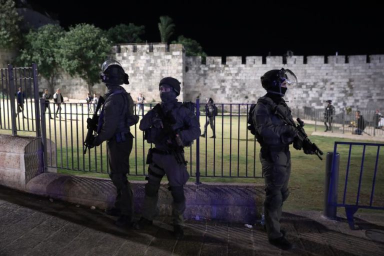 UE apela a Israel para agir “com urgência” para evitar escalada da violência em Jerusalém
