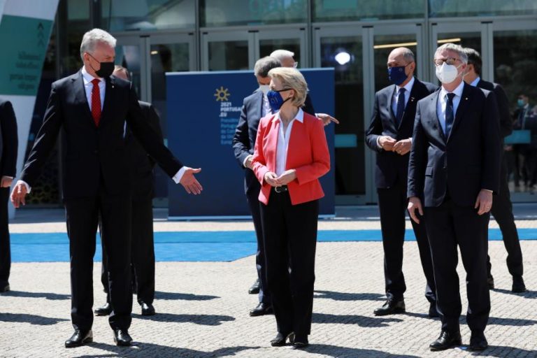 UE/Presidência: Von der Leyen quer Europa focada em “questões mais urgentes” do que direitos de vacinas