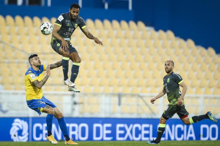 Estoril falha festa antecipada do título com empate contra o Desportivo de Chaves