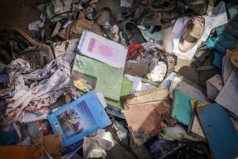 Sobe para 50 número de mortos em atentado bombista no Afeganistão