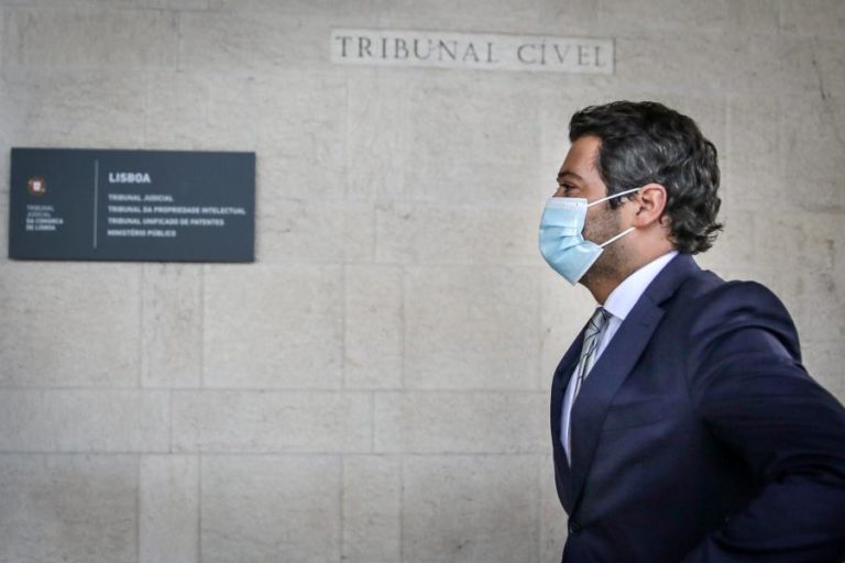 André Ventura condenado a pedir desculpa a família a quem chamou “bandidos”