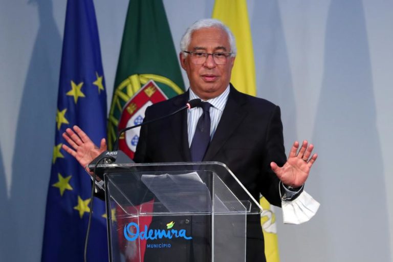 António Costa encontra-se com João Lourenço e Filipe Nyusi em Paris