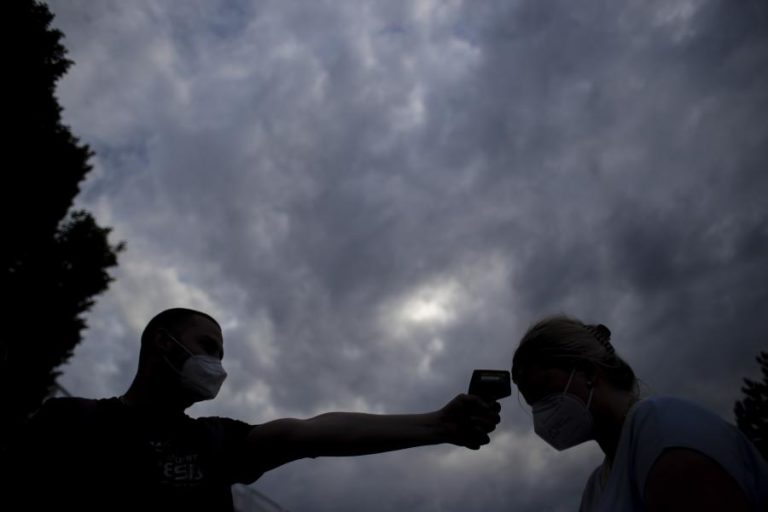 Covid-19: Brasil soma mais 2.311 mortos e supera os 425 mil óbitos