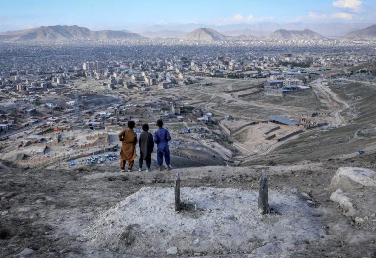 Combates recomeçam no sul do Afeganistão após fim do cessar-fogo