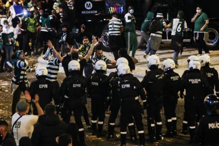 Sporting campeão: PSP deteve três pessoas e identificou 30 durante festejos