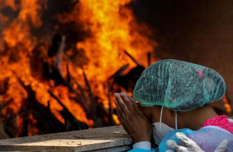 Covid-19: Índia ultrapassa 25 milhões de casos e regista novo recorde de mortes