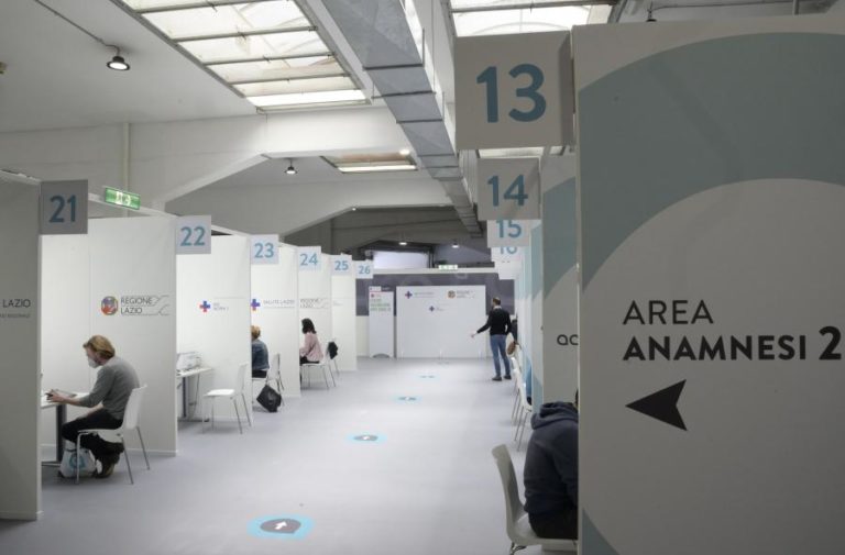 Covid-19: Itália com 4.452 casos no último dia e mais de 28 milhões de vacinas dadas