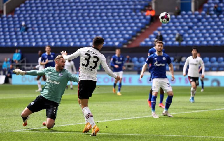 Campeão Bayern empata e Eintracht marca ‘passo’ apesar do ‘bis’ de André Silva