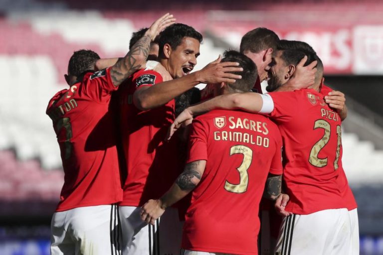Benfica impõe primeira derrota na I Liga ao campeão Sporting